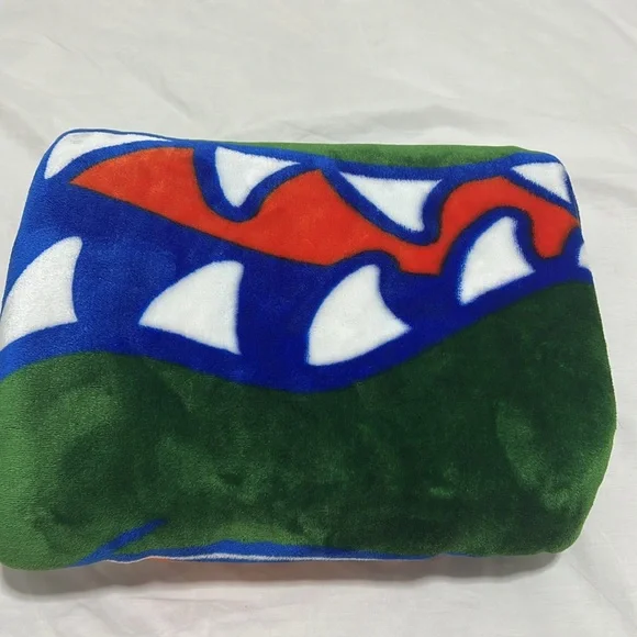 Northwest NCAA Florida Gators 50-Inch-by-60-Inch Micro Raschel Throw - Picture 4 of 8